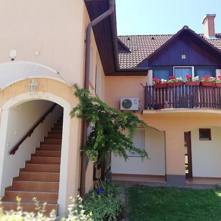 Galery Apartman Gyula Dış mekan fotoğraf