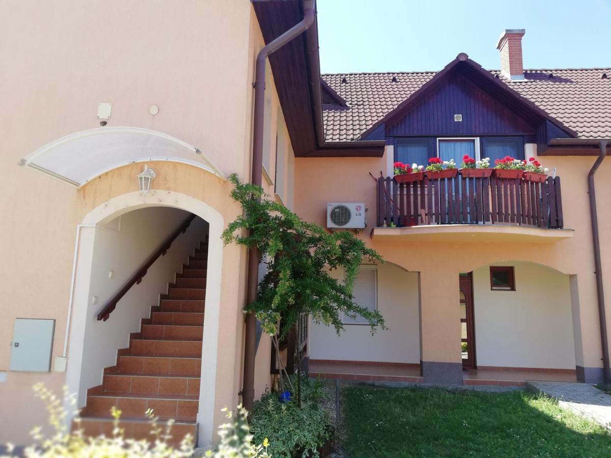 Galery Apartman Gyula Dış mekan fotoğraf